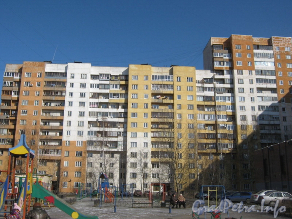 Ул. Маршала Захарова, дом 50, корп. 1. Общий вид 12-этажной части жилого дома. Фото март 2012 г.