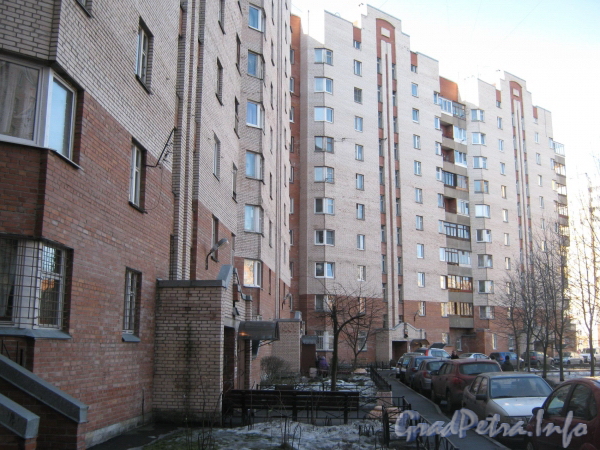Ул. Маршала Захарова, дом 36 / Брестский бул., дом 11. Фасад жилого дома со двора. Фото март 2012 г.