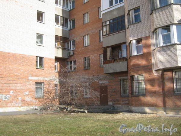 Ул. Маршала Захарова, дом 36. Угол дома со стороны ул. Маршала Захарова. Фото март 2012 г.