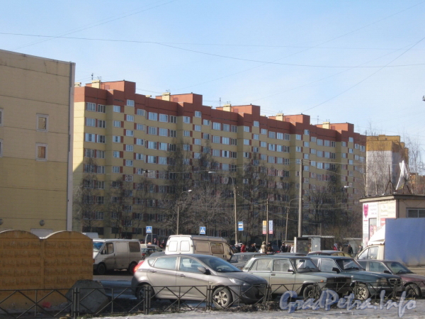 Ул. Маршала Захарова, дом 17, корп. 1. Общий вид со стороны дома 32. Фото март 2012 г.