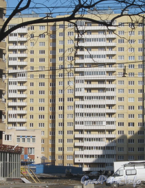 Ул. Маршала Казакова, дом 44 корпус 1 литер А. Фасад со стороны Ленинского проспекта. Фото март 2012 г.