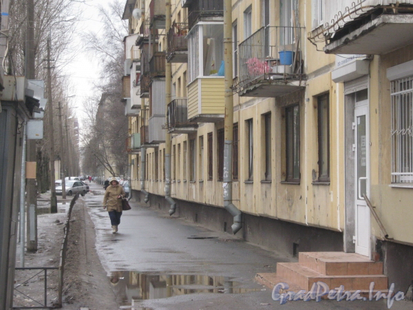 Варшавская ул., дом 25. Фасад жилого дома со стороны Варшавской улицы. Фото март 2012 г.