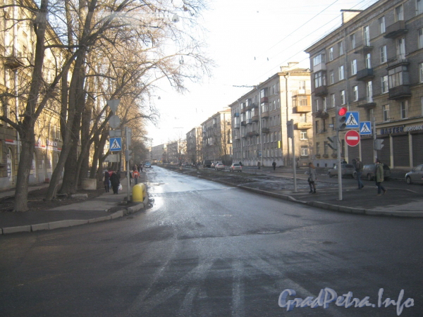 Перспектива улицы Васи Алексеева от ул. Маршала Говорова в сторону ул. Зайцева. Фото март 2012 г.