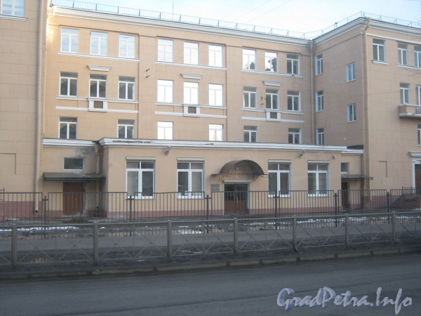 Ул. Маршала Говорова, дом 9. Центральная часть здания. Фото март 2012 г.