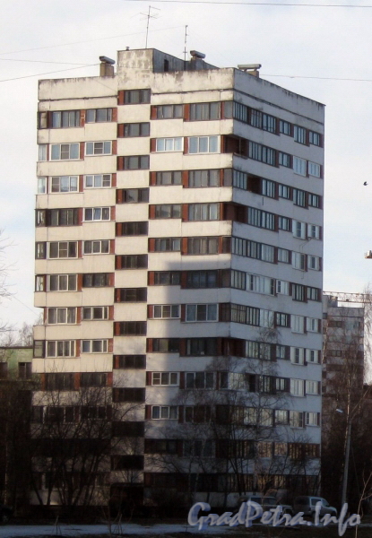 Ул. Бурцева, дом 24. Общий вид с моста Бурцева. Фото март 2012 г.
