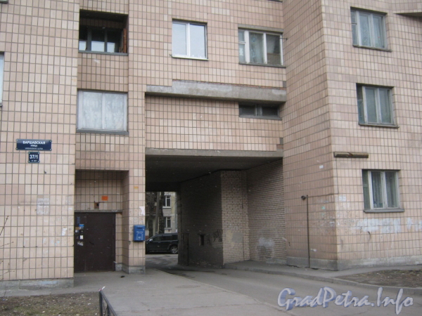 Варшавская ул., дом 37, корпус 1. Табличка с номером дома. Фото апрель 2012 г.