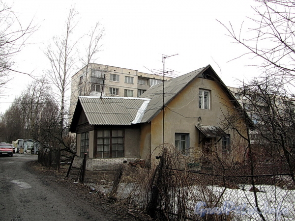 Старожиловская ул., д. 1. Вид со двора. Фото апрель 2012 г.
