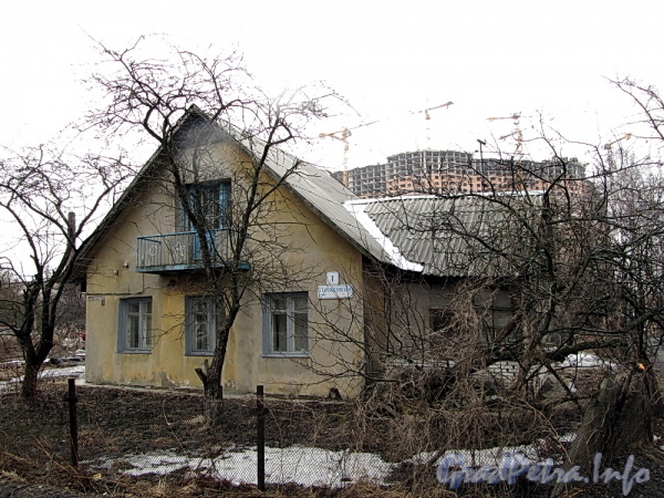 Старожиловская ул., д. 1. Общий вид. Фото апрель 2012 г.