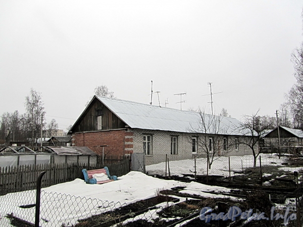 Старожиловская ул., д. 19, корп. 1. Вид сзади. Фото апрель 2012 г.