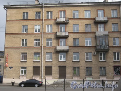 Варшавская ул., дом 94. Часть фасада. Фото апрель 2012 г.
