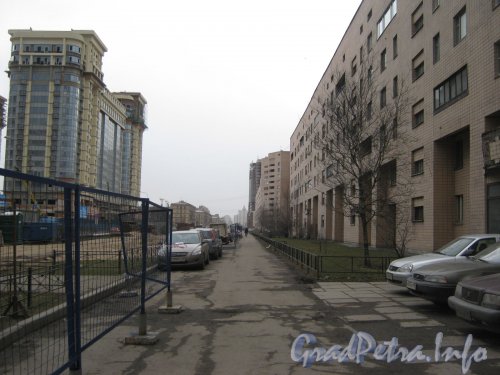 Перспектива Варшавской ул. от дома 51 корпус 1 (справа) в сторону Ленинского пр. Фото апрель 2012 г.