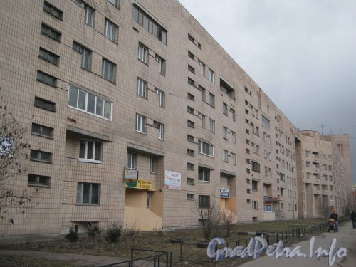 Варшавская ул., дом 37 корпус 1. Фасад здания. Фото апрель 2012 г.
