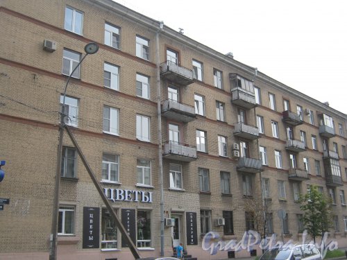 Варшавская ул., дом 96. Часть фасада. Фото июль 2012 г.