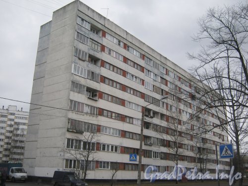 Ул. Тамбасова, дом 2 корпус 1. Левая часть фасада дома со стороны ул. Тамбасова. Фото апрель 2012 г.