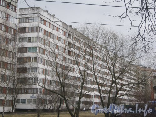 Ул. Тамбасова, дом 4 корпус 2. Вид с ул. Тамбасова на фасад здания. Фото апрель 2012 г.