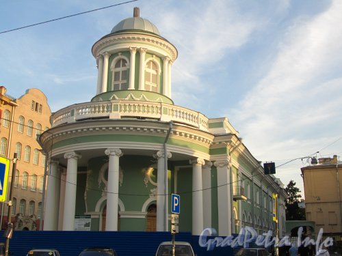 Кирочная ул., дом 8, лит. В. Евангелическо-лютеранская церковь Святой Анны. Фото 21 августа 2012 года.