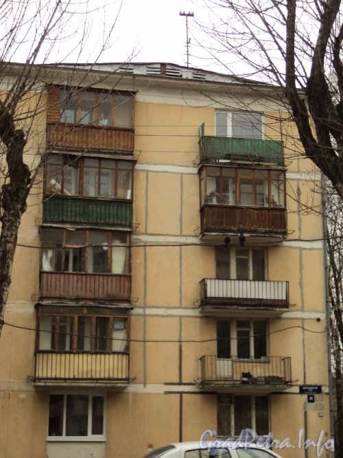 Варшавская ул., дом 35. Торец жилого дома. Фото апрель 2011 года.
