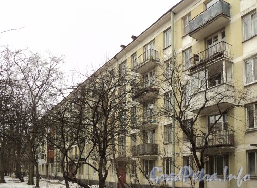 Варшавская ул., дом 39, корп. 1. Фасад жилого дома. Фото апрель 2011 года.