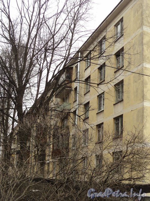 Варшавская ул., дом 41, корп. 1. Фасад жилого дома. Фото апрель 2011 года.