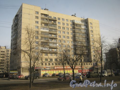 Ул. Димитрова, дом 15 корпус 1. Фасад дома. Фото апрель 2012 г.
