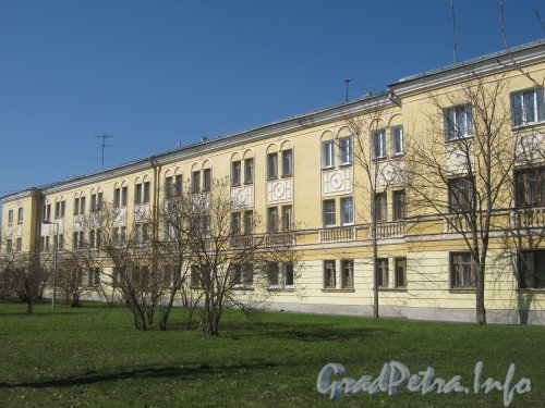 Авиагородок. Ул. Пилотов, дом 28 корпус 2. Фасад со стороны дома 26 корпус 2. Фото апрель 2012 г.