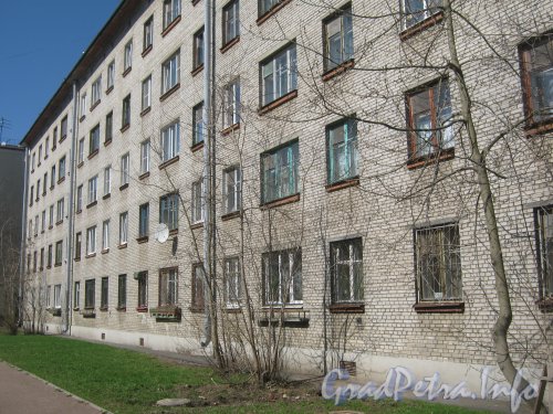 Авиагородок. Ул. Пилотов, дом 18 корпус 1. Фасад дома со стороны двора. Фото апрель 2012 г.