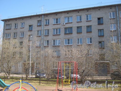 Авиагородок. Ул. Пилотов, дом 16 корпус 2. Левая часть дома со стороны двора. Фото апрель 2012 г.