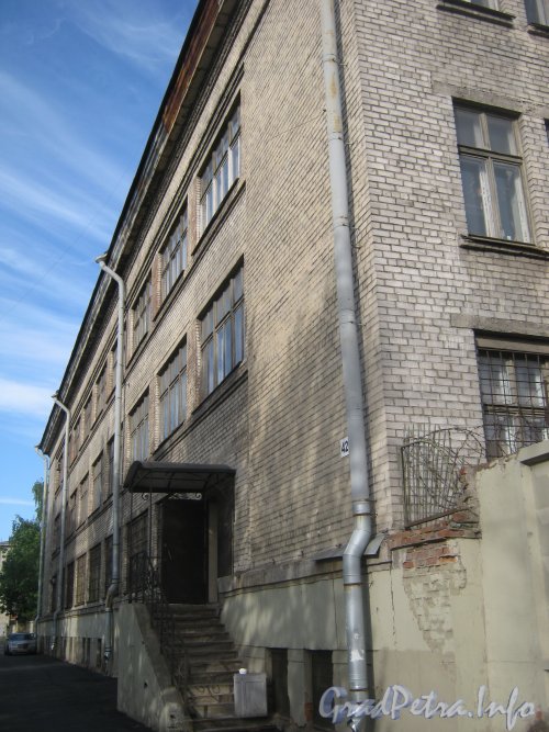 Ул. Швецова, дом 23, литера М. Общий вид фасада со стороны дома 23 литера Б. Фото июнь 2012 г.