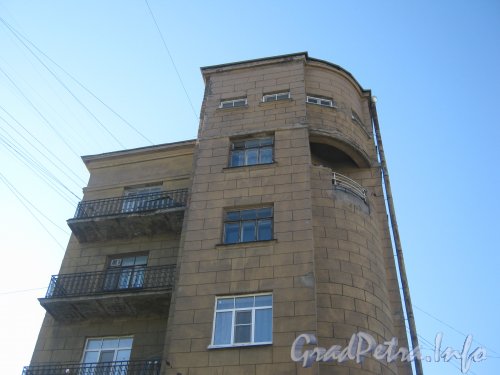 Ул. Швецова, дом 10. Верхняя часть здания. Фото 13 июня 2012 г. с ул. Швецова.