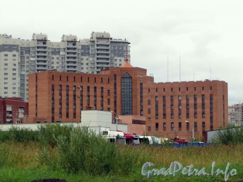 Ул. Ильюшина, дом 18. Общий вид здания со стороны Планерной улицы. Фото 2 сентября 2012 года.