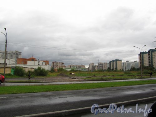 Участок Планерной улицы между улицей Ильюшина и Камышовой улицей. Фото 2 сентября 2012 года.