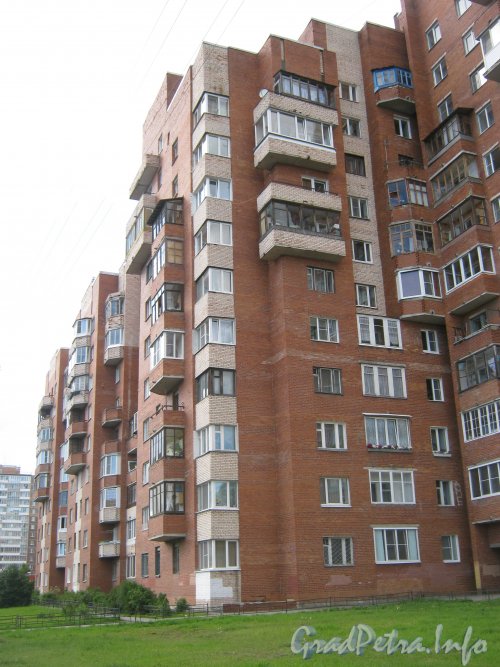 г. Кронштадт, ул. Станюковича, дом 1. Левая часть здания. Фото 29 июня 2012 г.
