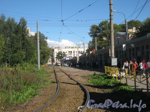 Енотаевская ул. Трамвайные пути параллельно улице в сторону пр. Энгельса. Фото 4 сентября 2012 г.