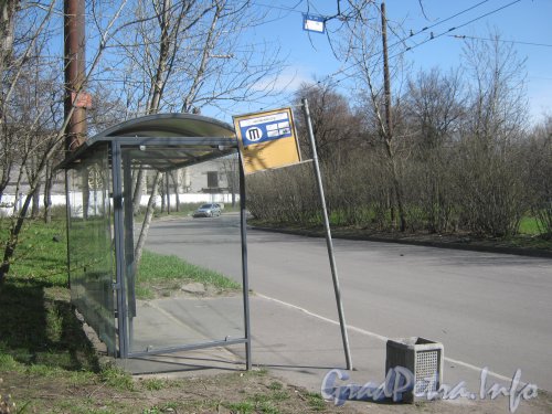 Конечная остановка троллейбуса 46 маршрута на углу Автовской ул. и ул. Примакова (разворотный круг на ул. Примакова). Фото 3 мая 2012 г.