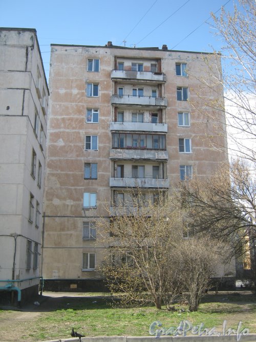 Ул. Примакова, дом 2. Общий вид со стороны дома 4. Фото 3 мая 2012 г.
