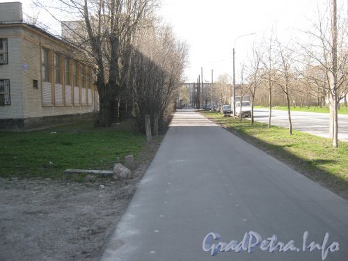 Перспектива ул. Примакова  возле дома 10 в сторону Автовской ул. Фото 3 мая 2012 г.