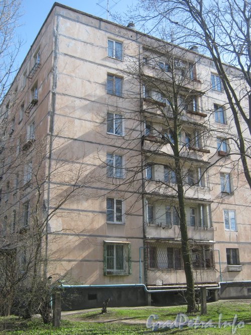 Ул. Примакова, дом 12. Общий вид с ул. Примакова. Фото 3 мая 2012 г.