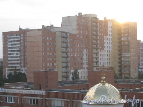 Ул. Маршала Захарова, дом 60. Фото сентябрь 2012 г. из окна дома 43 корпус 1 по пр. Маршала Жукова.
