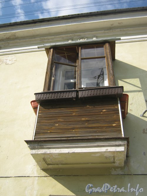 Ул. Новостроек, дом 8. Балкон дома. Фото май 2012 г.