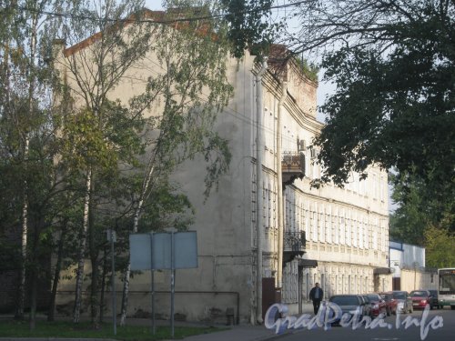 Средняя ул., дом 6. Общий вид здания с Волковского пр. Фото 18 сентября 2012 г.