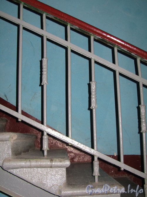 Авиационная ул., дом 9. Балясины лестницы первого подъезда. Фото сентябрь 2012 г.