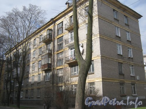 Ул. Маринеско, дом 7а. Общий вид со стороны дома 7. Фото май 2012 г.