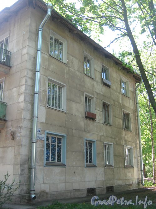 Ул. Танкиста Хрустицкого, дом 34. Общий вид со стороны фасада. Фото май 2012 г.