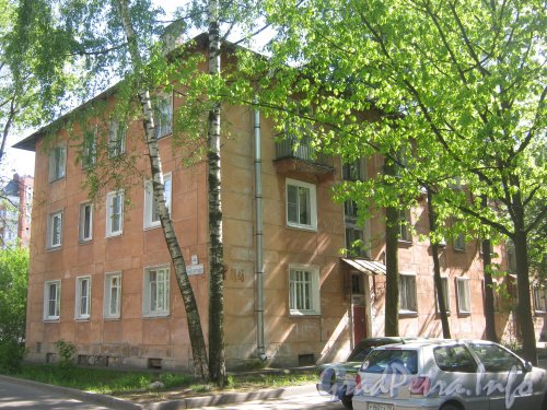 Ул. Танкиста Хрустицкого, дом 44. Общий вид со стороны дома 36. Фото 23 мая 2012 г.