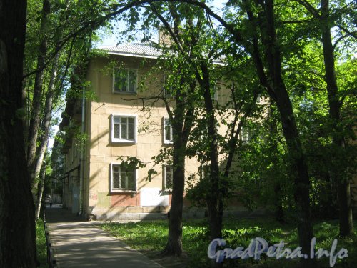 Ул. Танкиста Хрустицкого, дом 90. Общий вид со стороны дома 72. Фото 23 мая 2012 г.