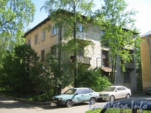 Ул. Танкиста Хрустицкого, дом 84. Общий вид со стороны дома 78. Фото 23 мая 2012 г.