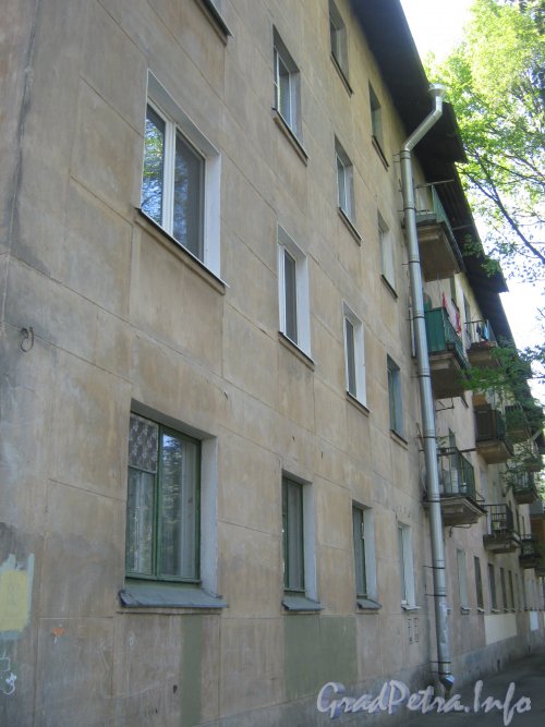 Ул. Танкиста Хрустицкого, дом 104. Общий вид со стороны фасада. Фото 23 мая 2012 г.