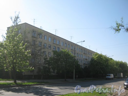 Ул. Танкиста Хрустицкого, дом 33. Общий вид с чётной стороны улицы. Фото 23 мая 2012 г.