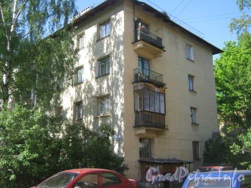 Ул. Танкиста Хрустицкого, дом 100. Общий вид со стороны дома 110. Фото 23 мая 2012 г.