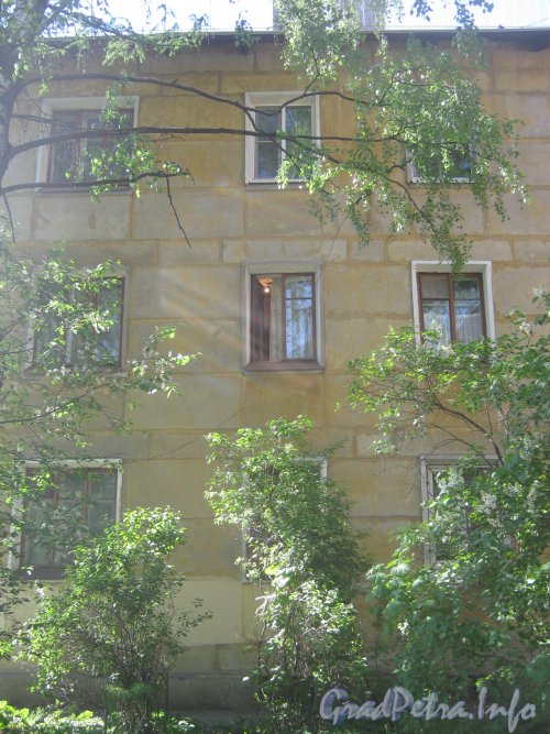 Ул. Танкиста Хрустицкого, дом 60. Общий вид со стороны дома 68. Фото 23 мая 2012 г.